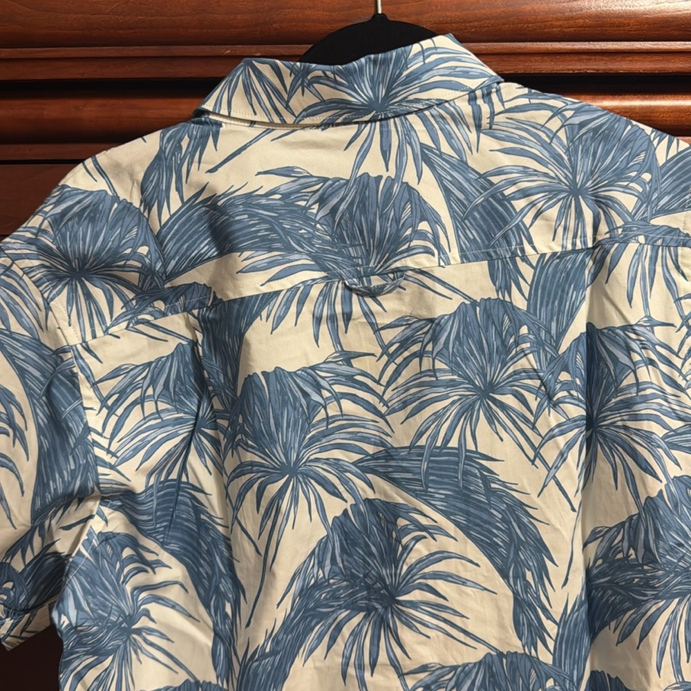NWT Hurley Patio Shirt Hawaiian Floral Short-Sleeve Medium - Picture 3 of 3